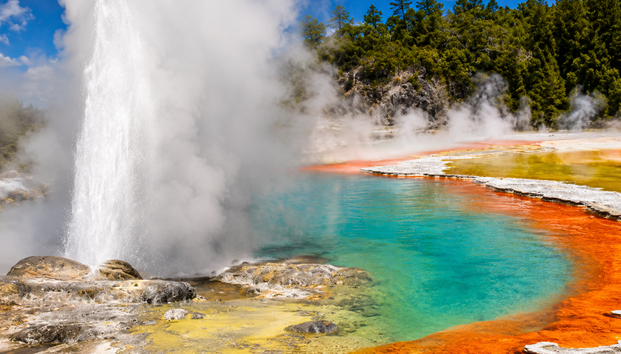 7-Day Capital to Volcanic Lakes & East Coast Explorer
